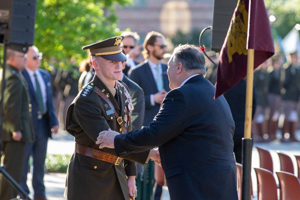 Corps of Cadets Commander Adam Buckley speaks with Secretary of State Mike Pompeo.
