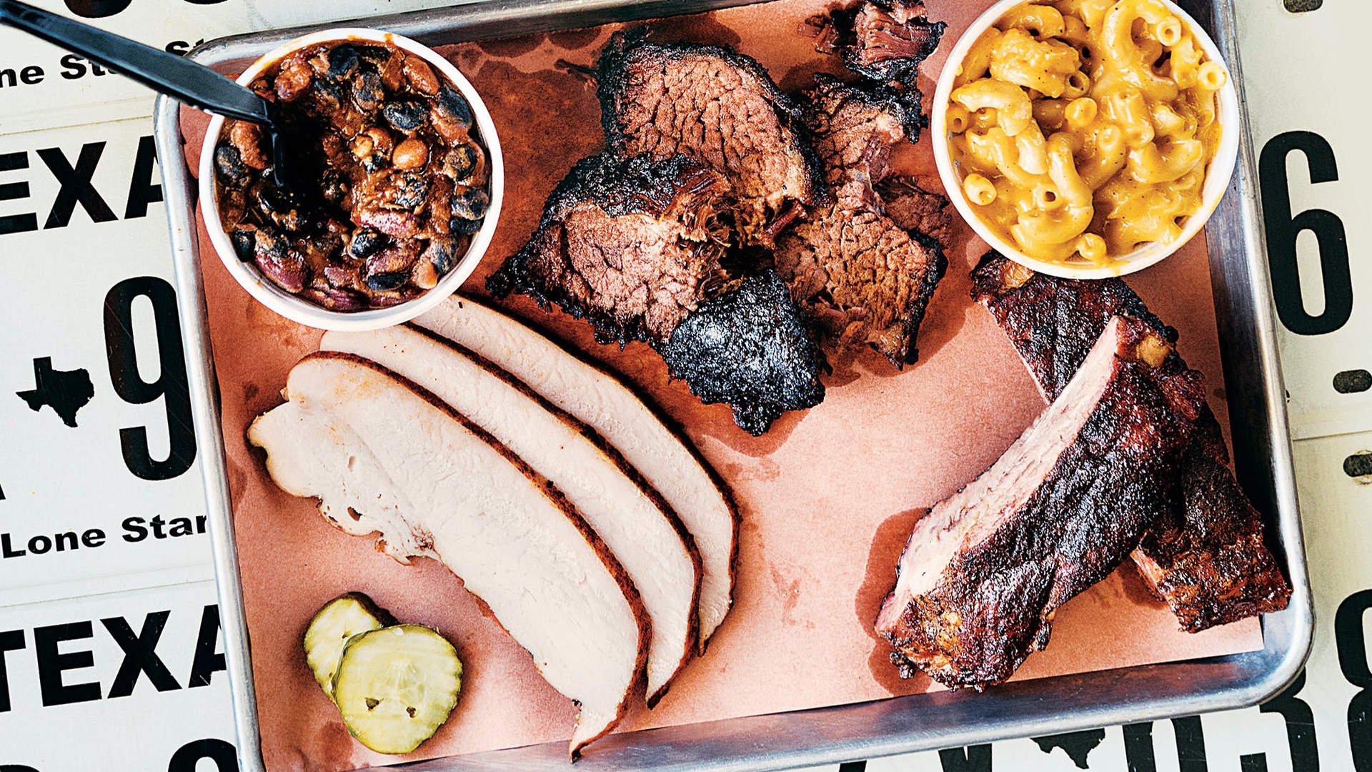 picture of barbecue on a tray