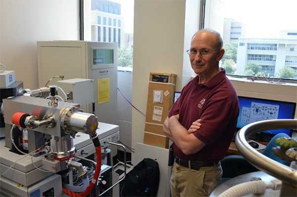 Dr. Ethan Grossman with a mass spectrometer funded by a $1 million Chancellor’s Research Initiative for Mass Spectrometry award supporting clumped isotope analyses, which hold clues to ancient ocean temperatures important for paleoclimate and petroleum research