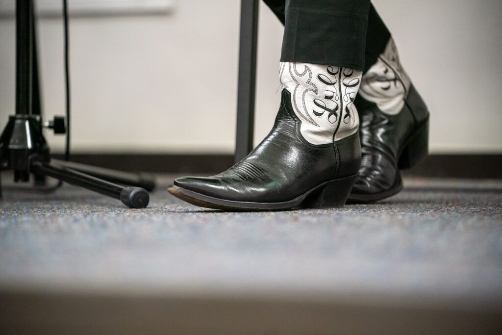 A photo of Lyle Lovett's boots.