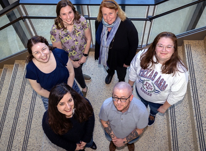 New Variorum Shakespeare research team members (counterclockwise from bottom left:) Dr. Katayoun Torabi, Lindsey Jones '24, Dr. Dorothy Todd, Dr. Margaret Ezell, Alexandra LaGrand '26 and Dr. Kris May.
