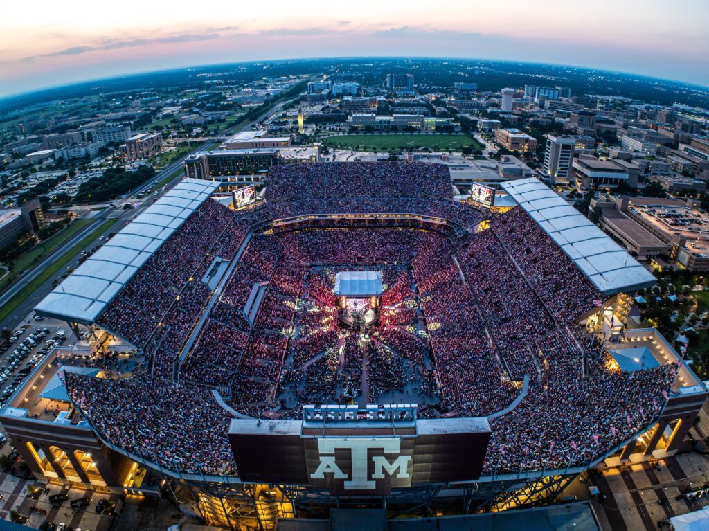An overhead photo of Kyle Field during a George Strait concert.
