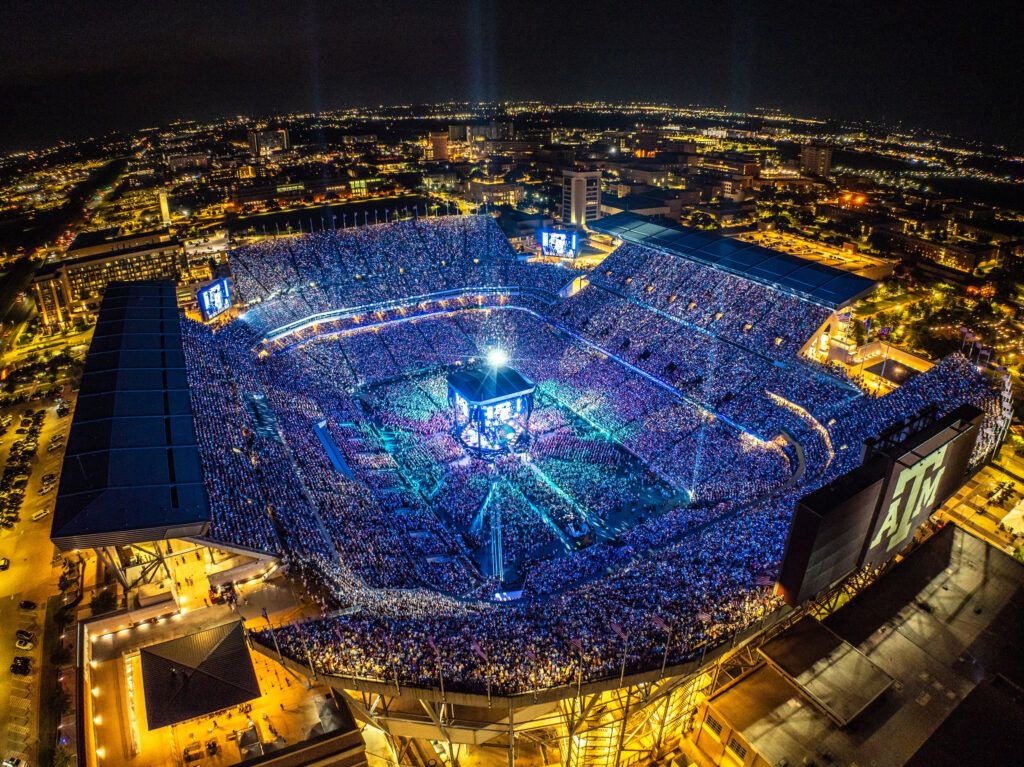 An overhead photo of Kyle Field during a George Strait concert.