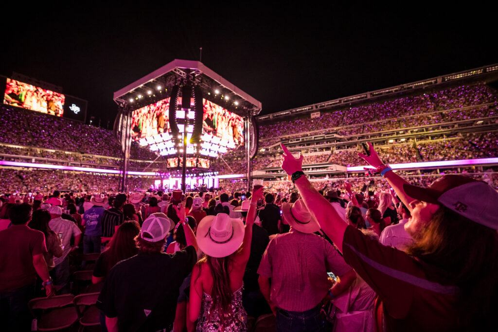 Fans cheer at a George Strait concert in Kyle Field.