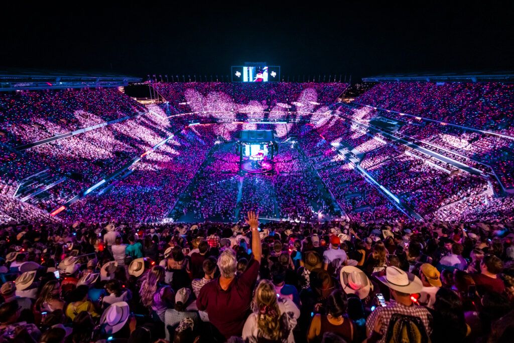 Fans cheer at a George Strait concert in Kyle Field.