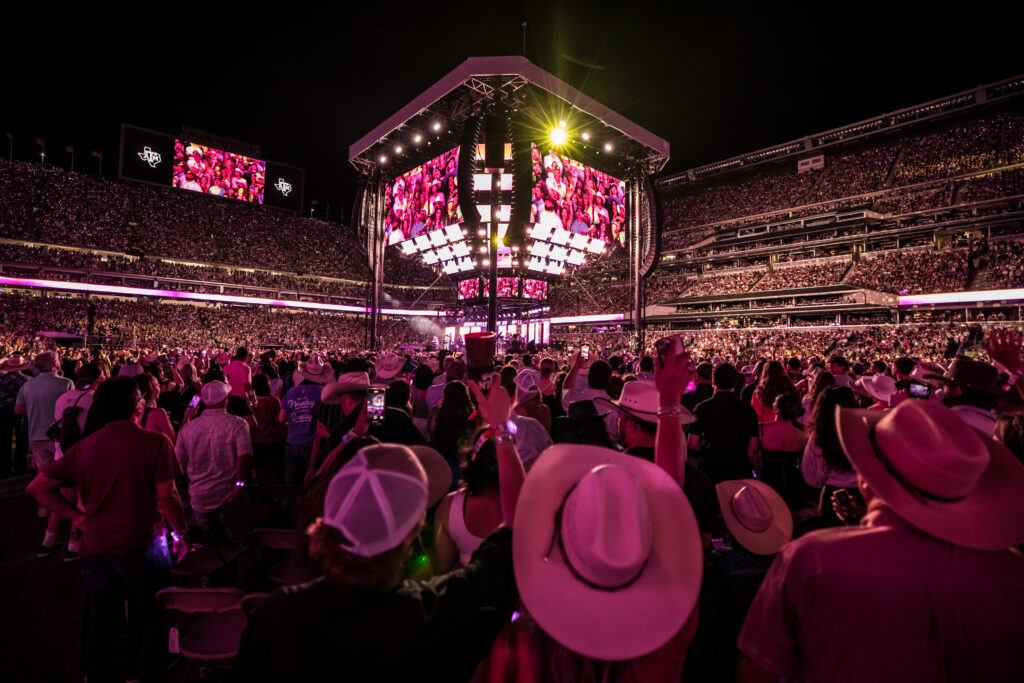 Fans cheer at a George Strait concert in Kyle Field.
