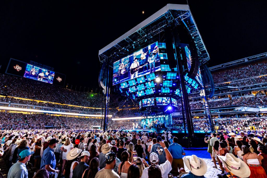 Fans cheer at a George Strait concert in Kyle Field.