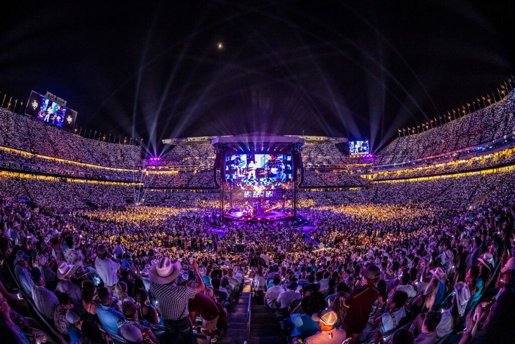 Fans cheer at a George Strait concert in Kyle Field.