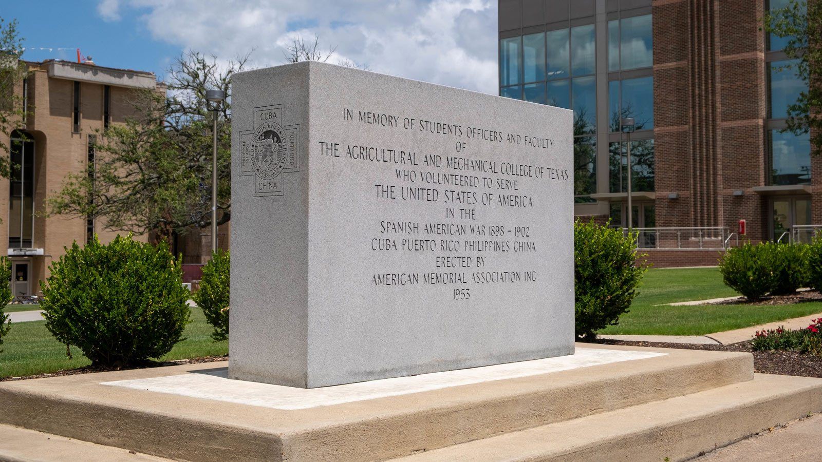 Large rectangular memorial dedicated to the students and faculty who served in the Spanish-American War.