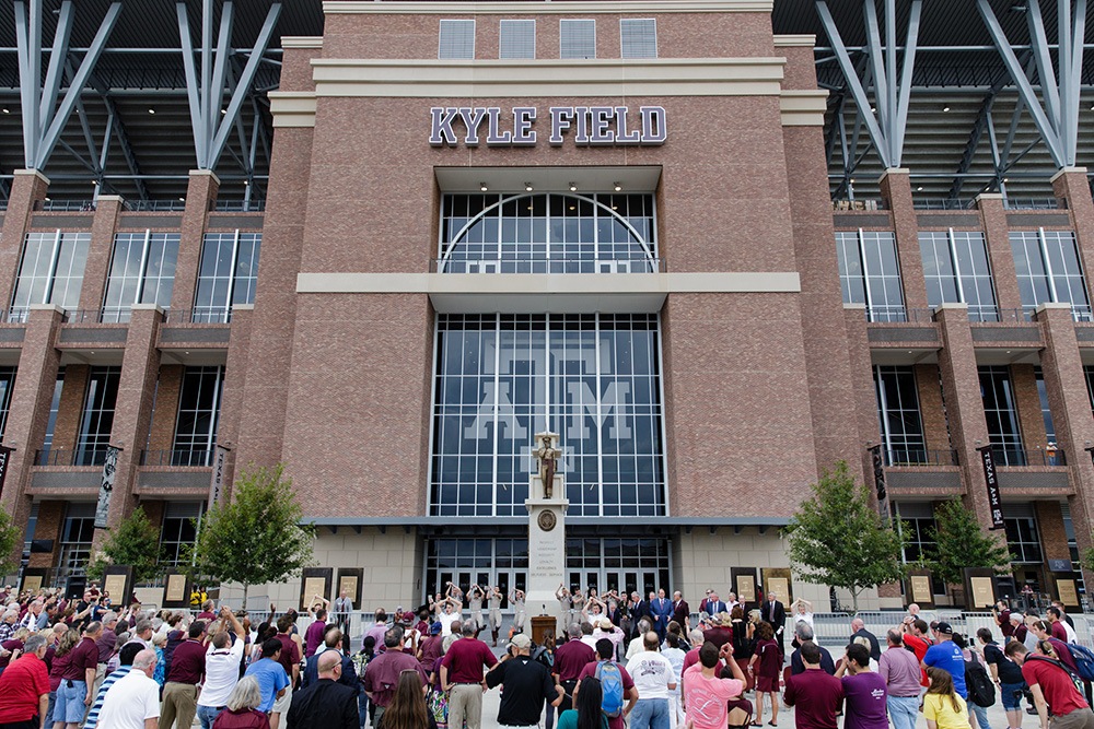 Kyle Field statue