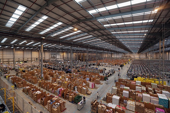 Employees select and dispatch items in the huge Amazon 'fulfilment centre' warehouse on November 28, 2013. (Photo by Oli Scarff/Getty Images)