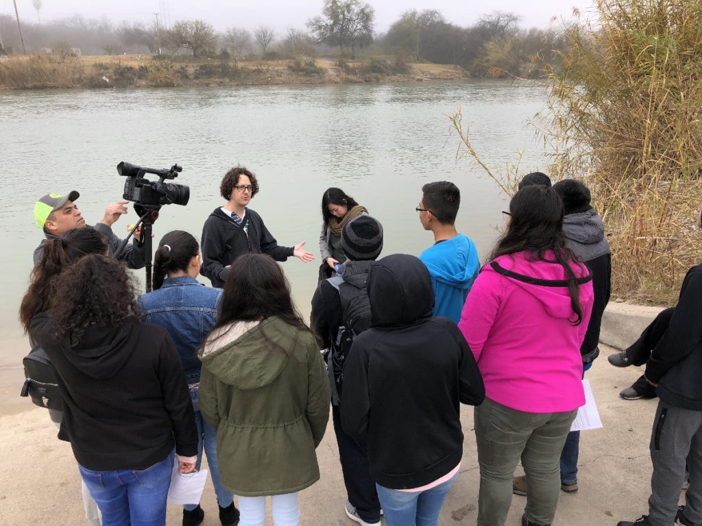 Dr. Jason Sylvan teaching the students at Rio Grande (Jason Sylvan/College of Geosciences)