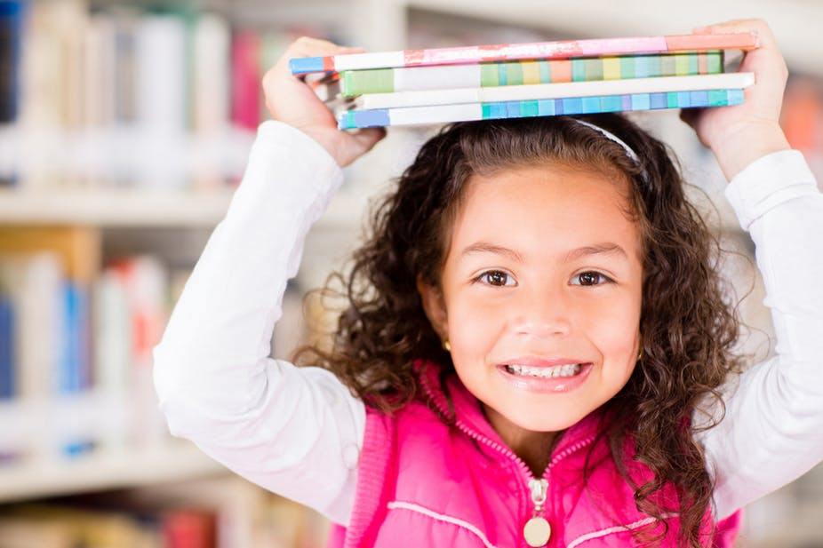 Sending text-message reminders and tips to parents can help boost their children’s reading skills. (Shutterstock)